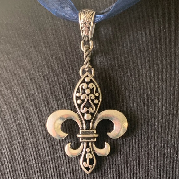 Necklace fleur de Lis - Picture 2 of 7